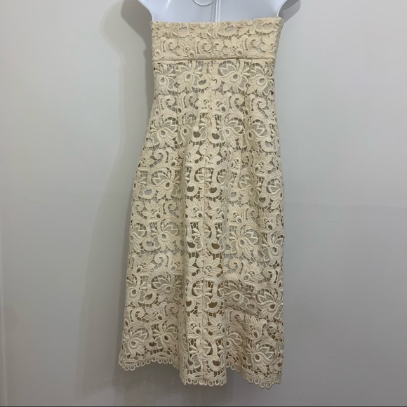 Ivory lace dress by Michael Kors is in like new condition. Size 2 - Picture 14 of 16